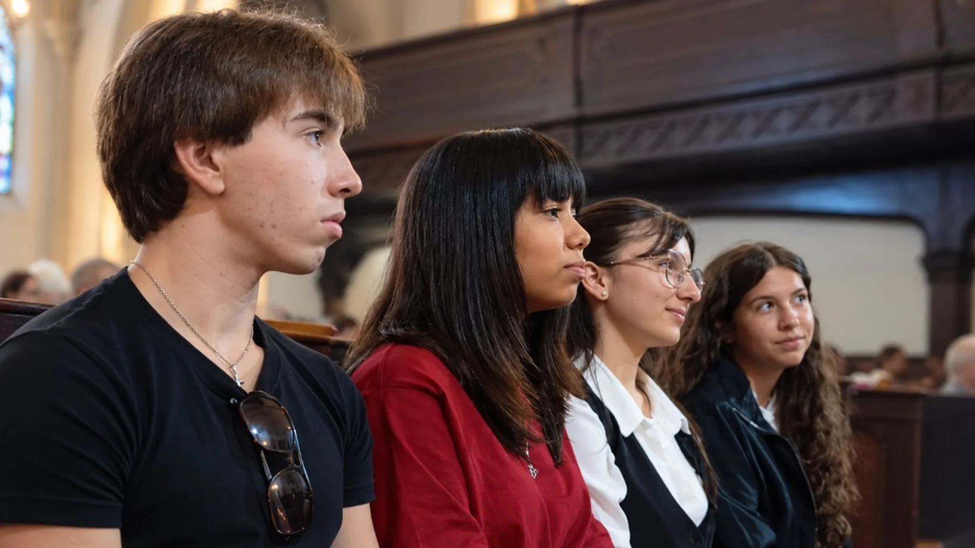 Jóvenes en el templo